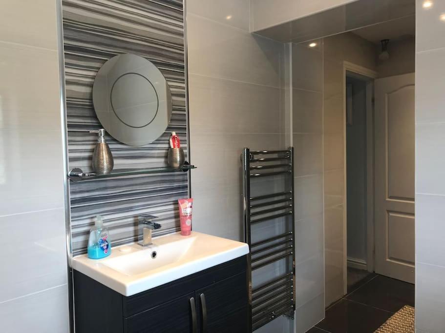 Mikes At Menai - Stylish & Spacious 3 Bed House In Menai Bridge. Exterior foto